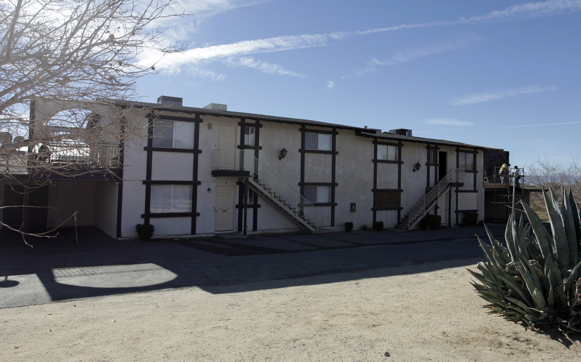 Riverview Apartments in Apple Valley, CA - Foto de edificio