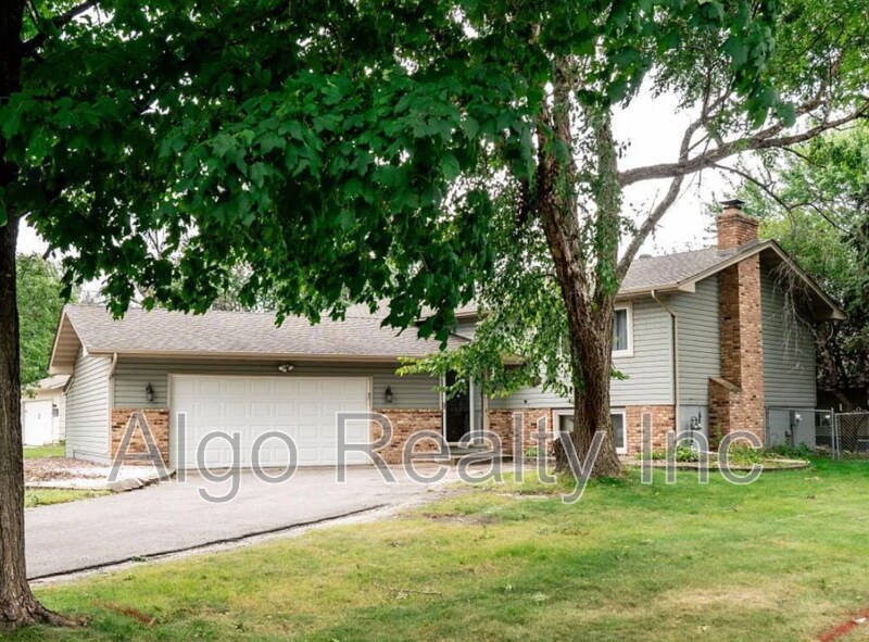 8125 Georgia Ct N in Minneapolis, MN - Building Photo