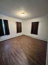 196 State St, Unit 1 in Bristol, RI - Building Photo - Building Photo