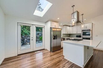 16623 SE 14th St in Bellevue, WA - Building Photo - Building Photo