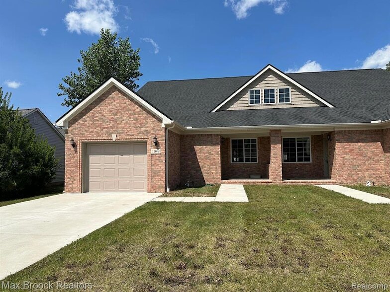 1049 Birchwood Ave in Troy, MI - Building Photo