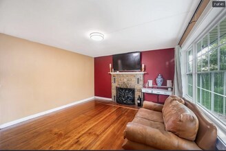 25 E 13th St in Huntington Station, NY - Foto de edificio - Building Photo