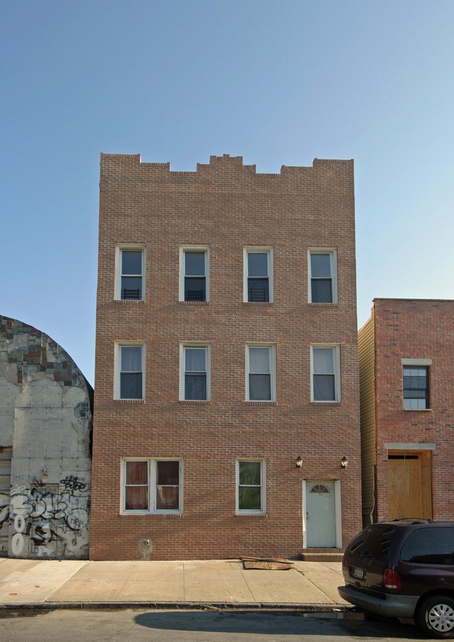 259 Boerum St in Brooklyn, NY - Building Photo - Building Photo