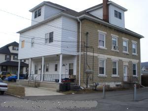 127 Brook St in Peckville, PA - Building Photo