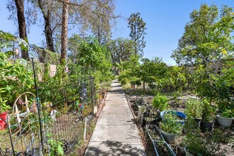Sunnyside Senior Apartments in San Dimas, CA - Foto de edificio - Building Photo