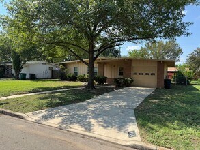 214 Haverford Dr in San Antonio, TX - Building Photo - Building Photo