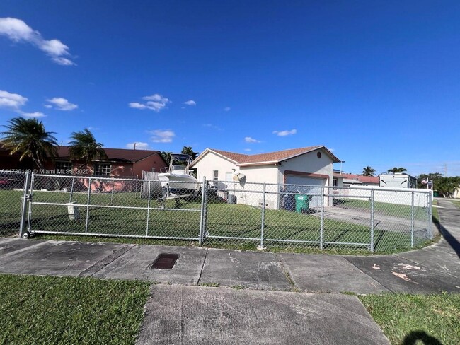 13601 SW 281st Terrace in Homestead, FL - Building Photo - Building Photo