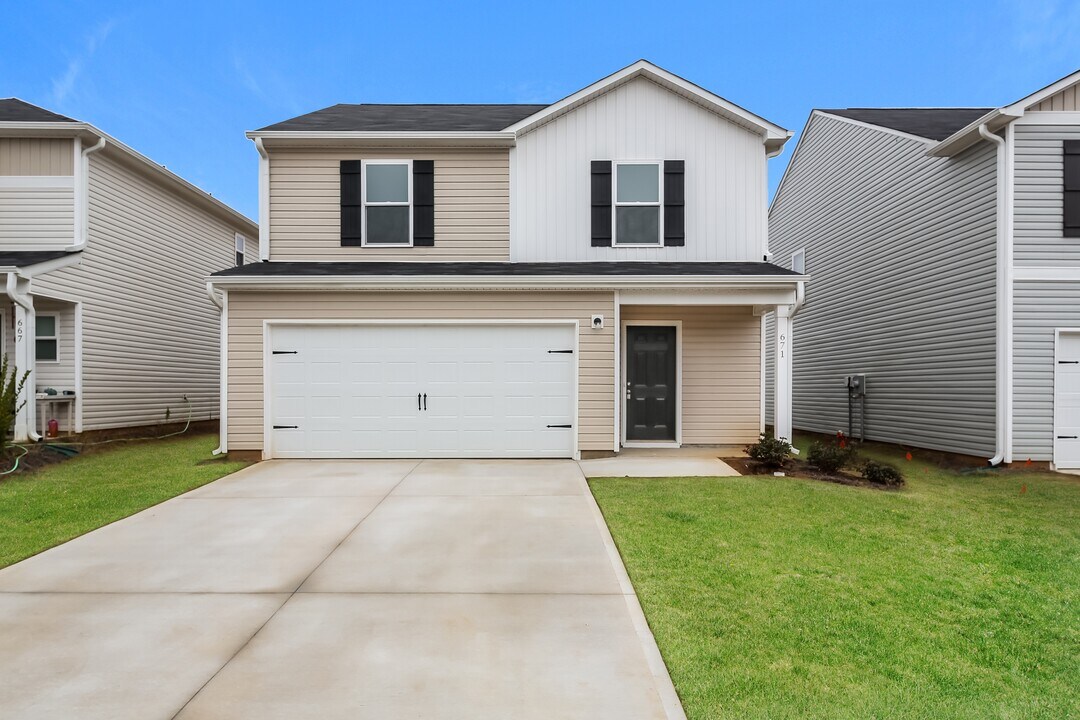 671 Farmstead Trail in Inman, SC - Building Photo