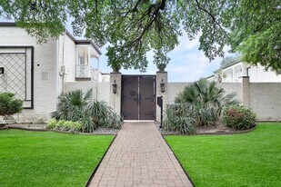 5927 E University Blvd in Dallas, TX - Building Photo