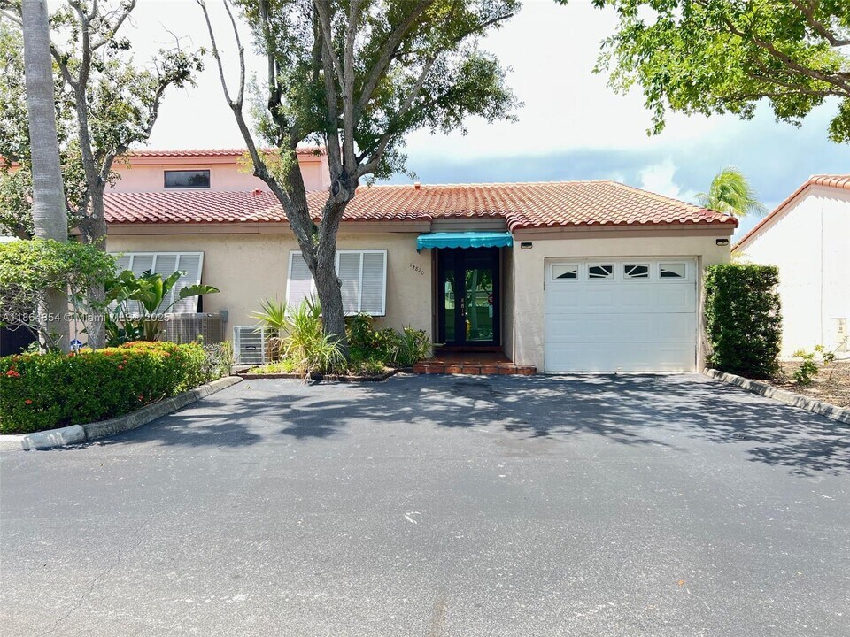 14820 Balgowan Rd in Miami Lakes, FL - Building Photo