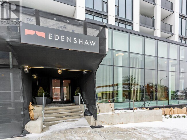 1 Fairview Rd E in Mississauga, ON - Building Photo - Building Photo