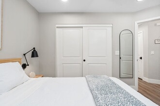 9178 N Woodlawn Dr, Unit Room A in Fresno, CA - Building Photo - Building Photo