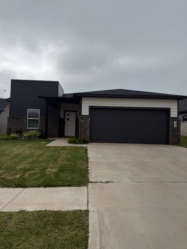 8100 NW 151st Cir in Edmond, OK - Building Photo - Building Photo