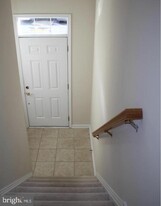 12586 Birkdale Way in Fairfax, VA - Building Photo