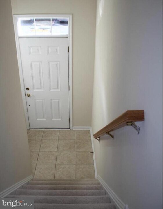 12586 Birkdale Way in Fairfax, VA - Building Photo