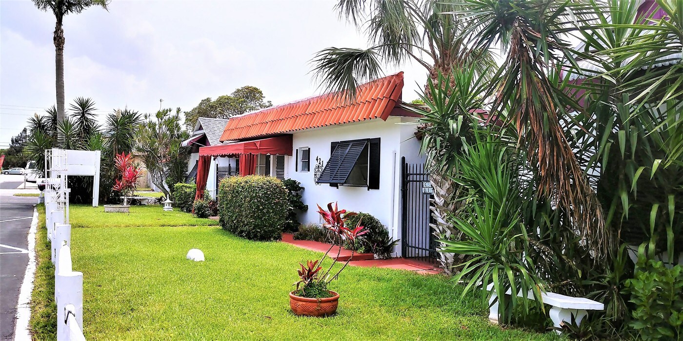 Pine Ridge Motel Apt in Lake Worth, FL - Foto de edificio