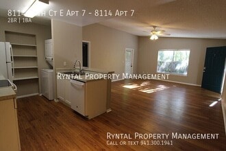 8114 45th Ct E in Sarasota, FL - Foto de edificio - Building Photo