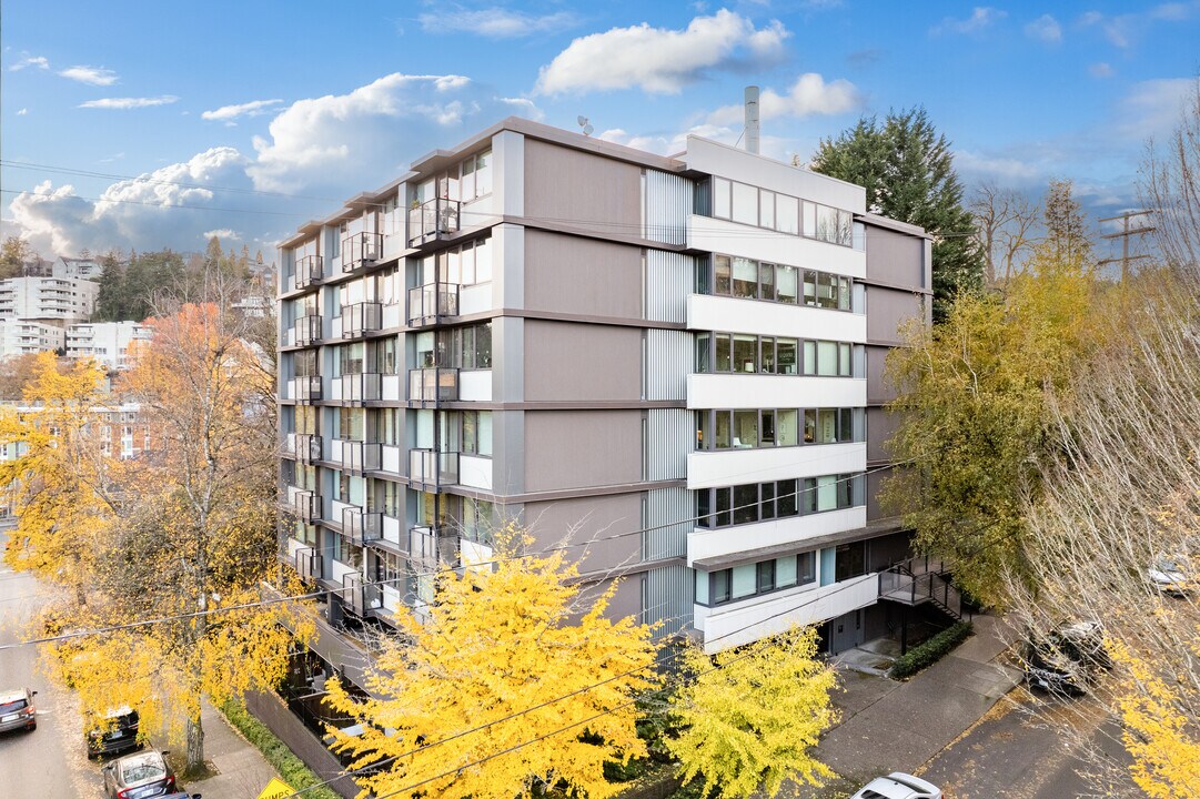 Four Seasons Condominiums in Portland, OR - Foto de edificio
