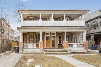 200 Dunn Ave in Toronto, ON - Building Photo - Building Photo