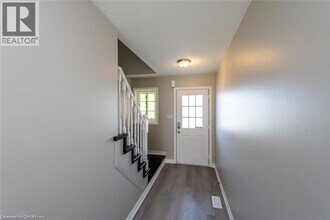 626 Taylor Crescent in Burlington, ON - Building Photo - Building Photo