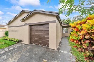 5308 NW 92nd Ave in Sunrise, FL - Building Photo