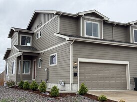 444 Molly Ln in Fort Morgan, CO - Building Photo