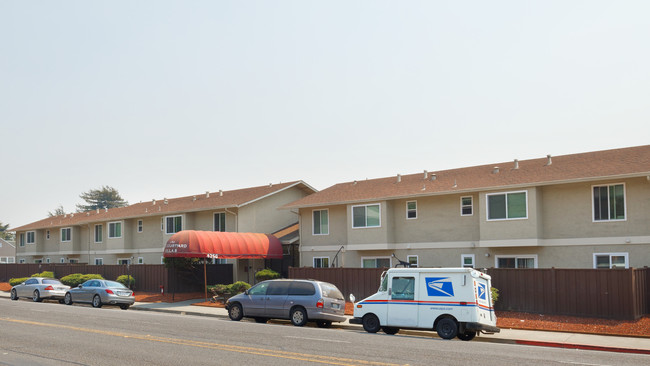 Courtyard Villa Apartments in El Sobrante, CA - Building Photo - Building Photo