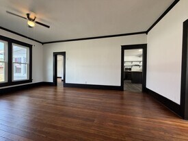 401 E Twin Springs St in Siloam Springs, AR - Building Photo