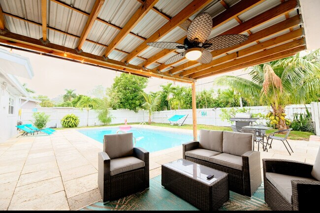 1413 Crest Dr in Lake Worth Beach, FL - Building Photo - Building Photo