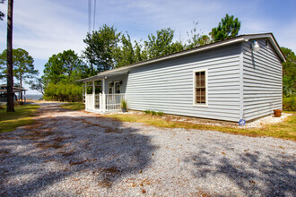 6662 E Bay Blvd in Gulf Breeze, FL - Building Photo - Building Photo