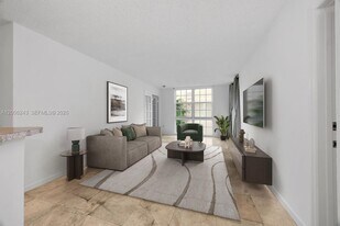 1280 S Alhambra Cir in Coral Gables, FL - Building Photo