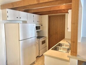 961 7th St, Unit B in Menasha, WI - Foto de edificio - Building Photo