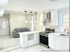 11 Burrell St in Boston, MA - Building Photo