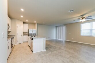 1130 Oak Vly Dr in Auburndale, FL - Foto de edificio - Building Photo