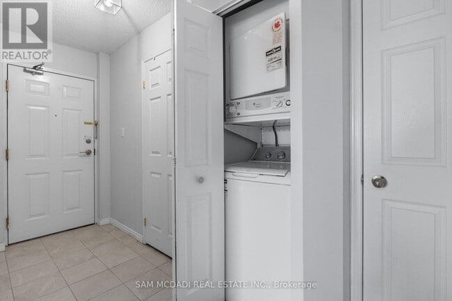 32 Tannery St in Mississauga, ON - Building Photo - Building Photo