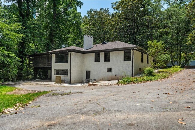 3757 Peachtree Dunwoody Rd in Atlanta, GA - Building Photo - Building Photo