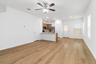 15526 Suess Hl in San Antonio, TX - Building Photo - Building Photo