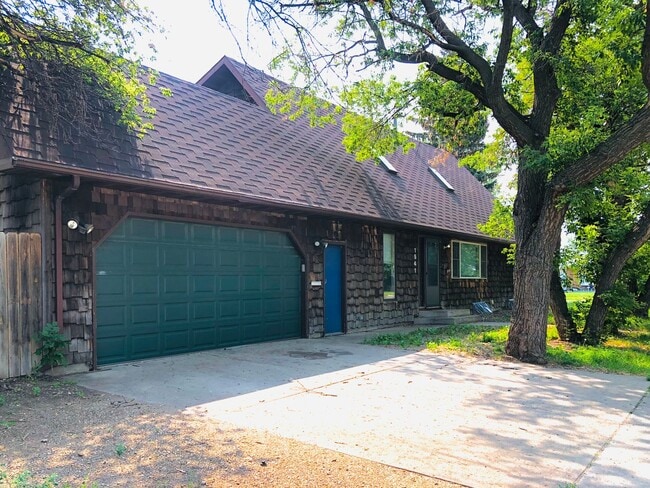 property at 1541 6th St SW