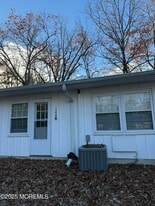 144B Farrington Ct in Lakewood, NJ - Building Photo