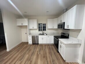908 S Echo Pl in Anaheim, CA - Building Photo - Building Photo