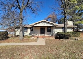 415641 E 1094 Rd in Checotah, OK - Building Photo