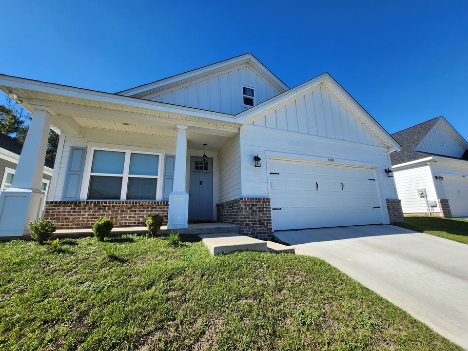 4490 River Breeze Ln in Tallahassee, FL - Foto de edificio