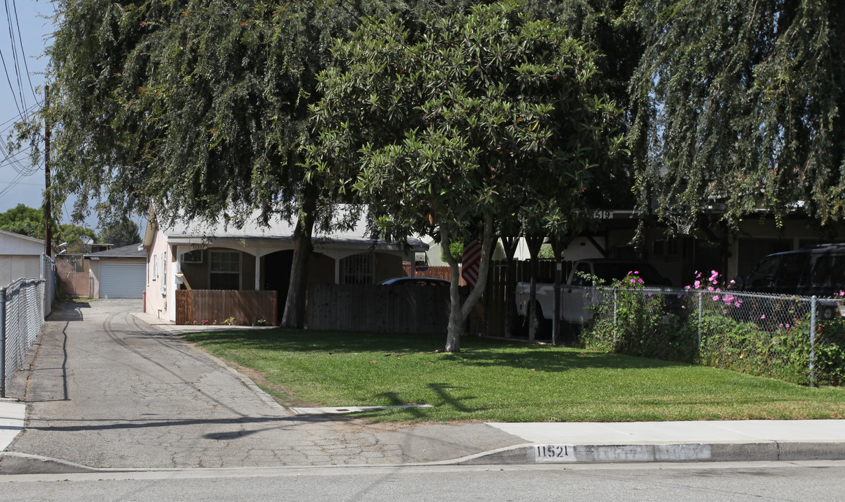 11515-11521 Ranchito St in El Monte, CA - Building Photo