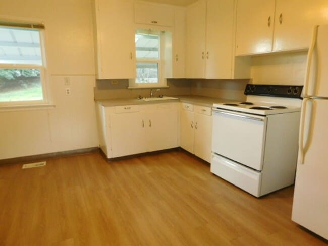360 Madrona Ave S in Salem, OR - Building Photo - Building Photo