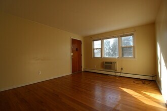 14-20 Sisson St in East Hartford, CT - Foto de edificio - Building Photo