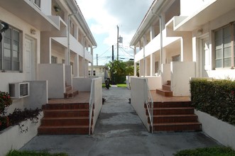 830-840 80th St in Miami Beach, FL - Foto de edificio - Building Photo