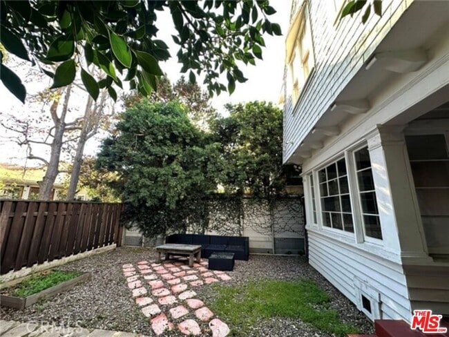 49 Dudley Ave in Los Angeles, CA - Building Photo - Building Photo