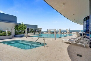 1000 Brickell Plz, Unit 3511 in Miami, FL - Building Photo