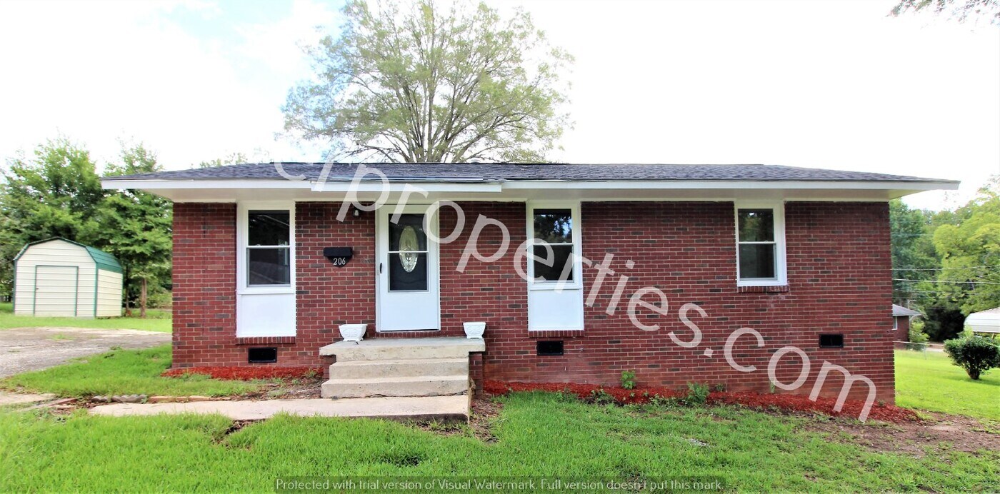 206 Sullivan St in Greenwood, SC - Building Photo