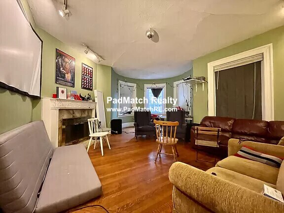 186 Naples Rd, Unit 1 in Brookline, MA - Building Photo